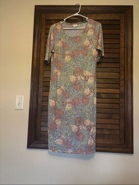 Lularoe Julia dress XL. UEC only worn one time very pretty pattern.